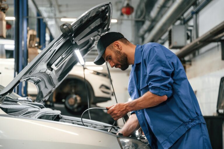 Deutschlands größtes internationales Mechatroniker-Programm: Talentscoutry, WBS TRAINING und TalentSure starten KI-gestützte Fachkräfteoffensive